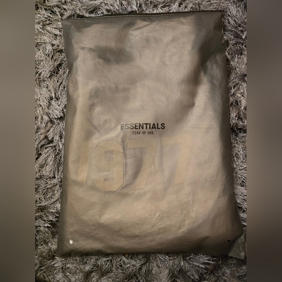 Essentials fear of god L/S tee xxl - Picture 3 of 4